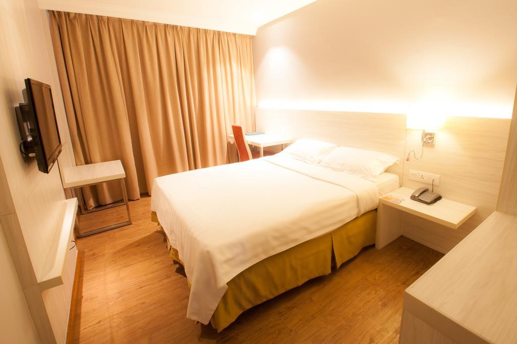 Hotel Malaysia Τζωρτζ Τάουν Δωμάτιο φωτογραφία