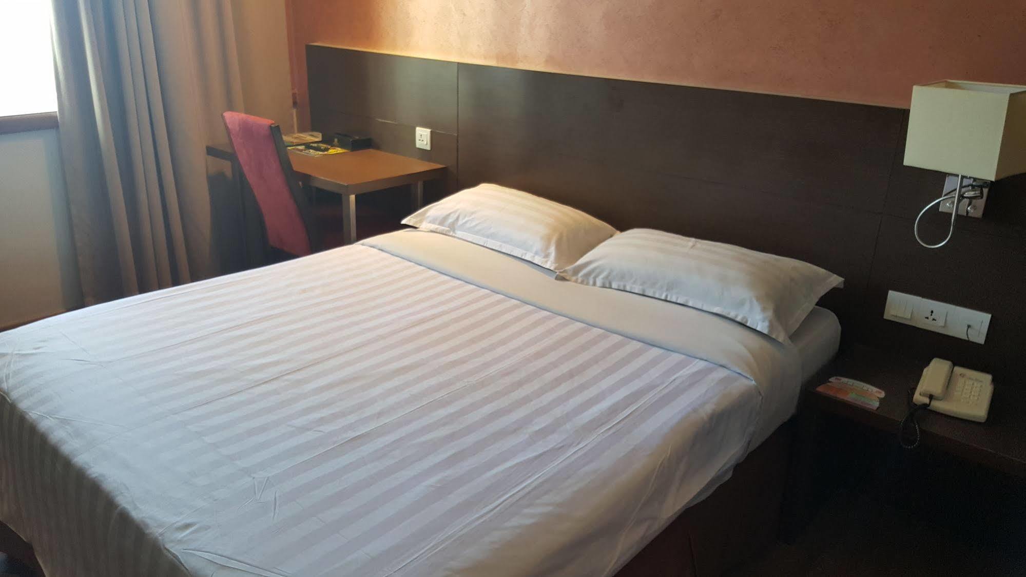 Hotel Malaysia Τζωρτζ Τάουν Εξωτερικό φωτογραφία